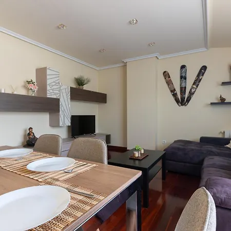 Atico Con Terraza דירה הוזנאיו